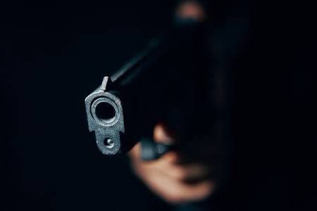 Homem com diversas passagens é baleado enquanto dirigia em Florianópolis
