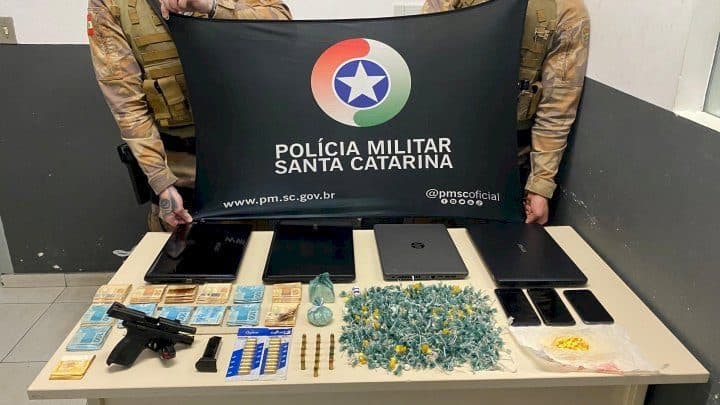 Homem é preso com cocaína, ecstasy, arma e R$ 13 mil em Florianópolis
