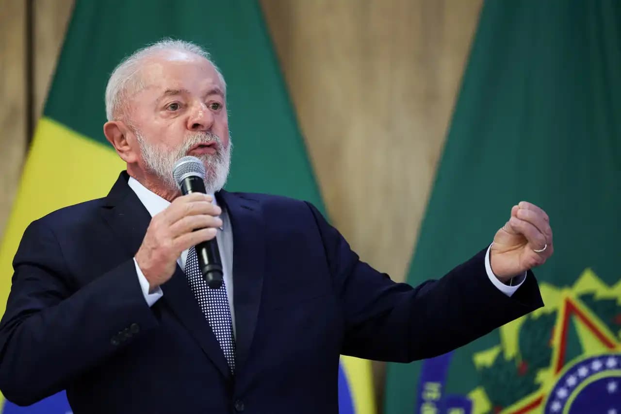 Lula diz que Bolsonaro deve ser criminalizado por mortes pela covid no Brasil
