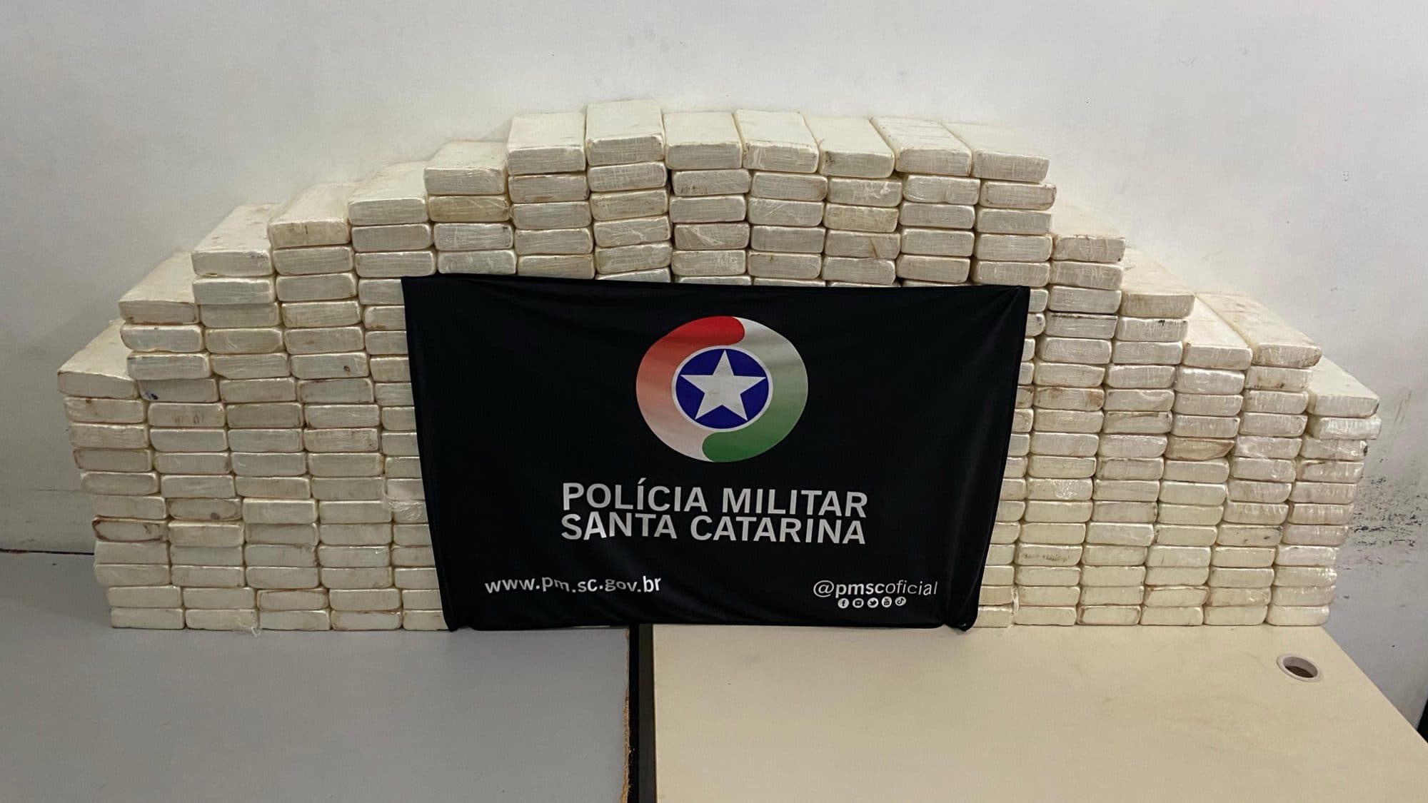 Polícia estoura depósito com mais de 300 kg de cocaína no Norte catarinense