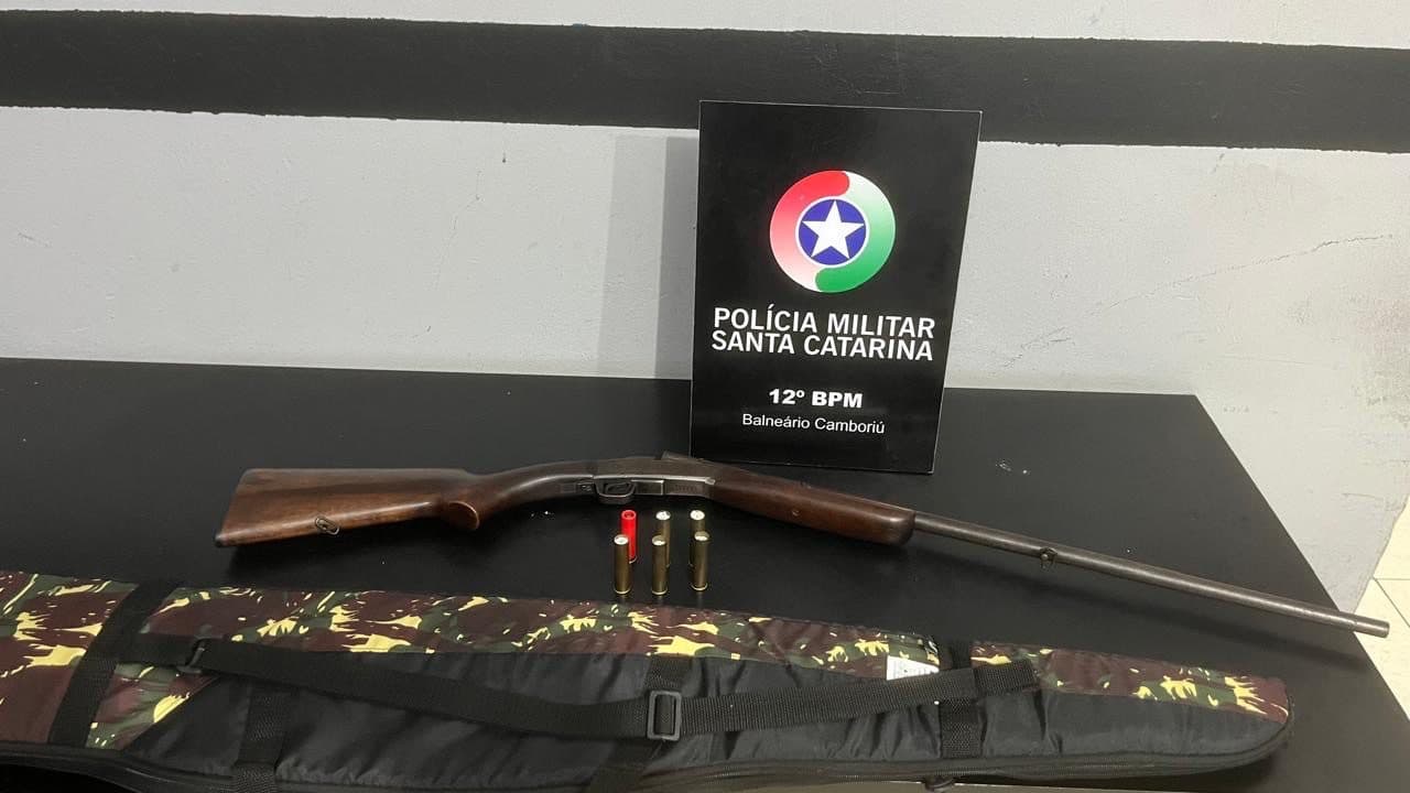 Homem armado invade trilha em praia de BC e é surpreendido por PM de folga