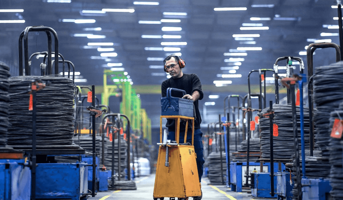 SC bate recorde na indústria e nos serviços e vira modelo de economia forte no país