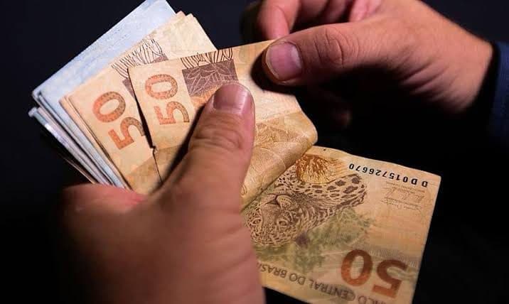 Homem tenta sacar R$ 115 mil com documento falso e acaba preso em agência bancária em São José