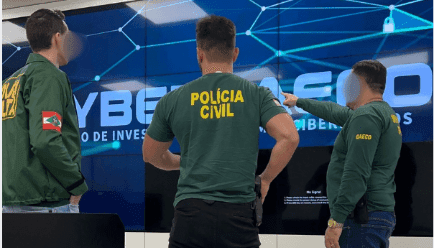 Homem investigado por vender material de abuso infantil na Dark Web é alvo de operação em SC