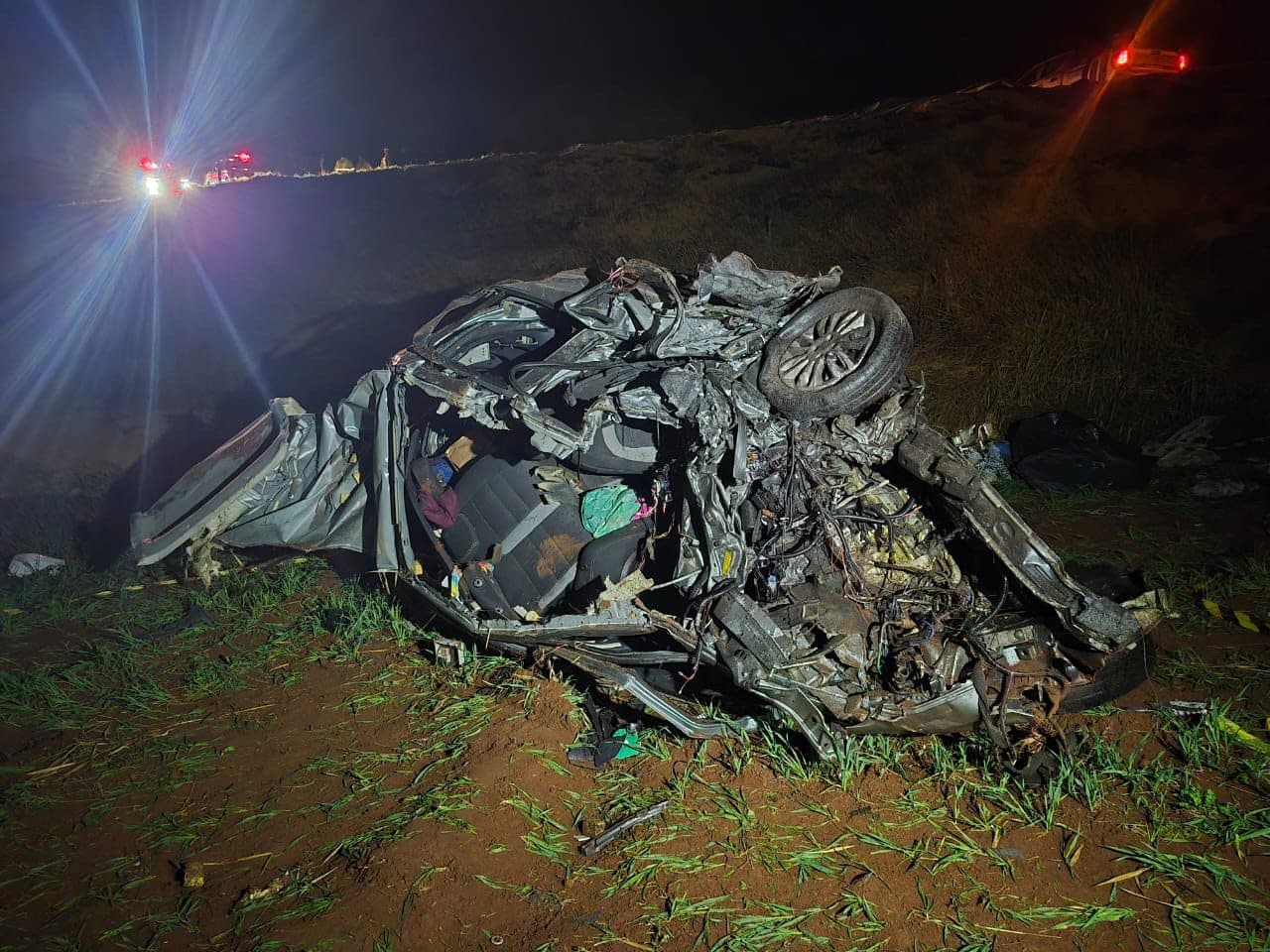 Cinco pessoas morrem em colisão entre carro de Blumenau e caminhão na PR-280