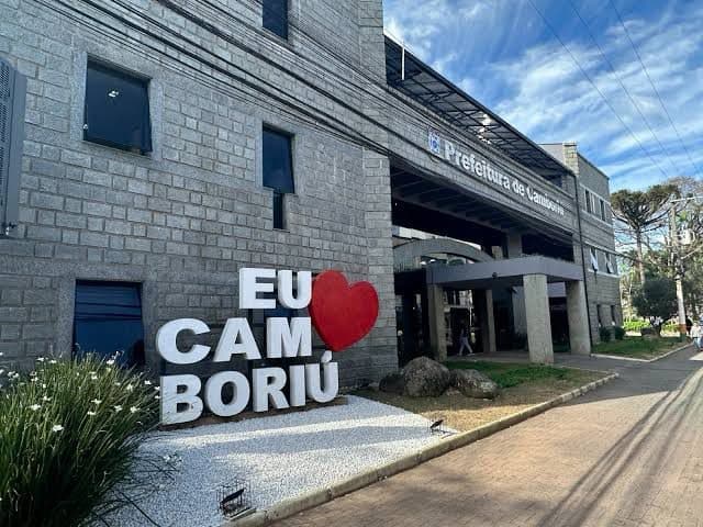 Camboriú lança concurso com 75 vagas e salários de até R$ 9,3 mil