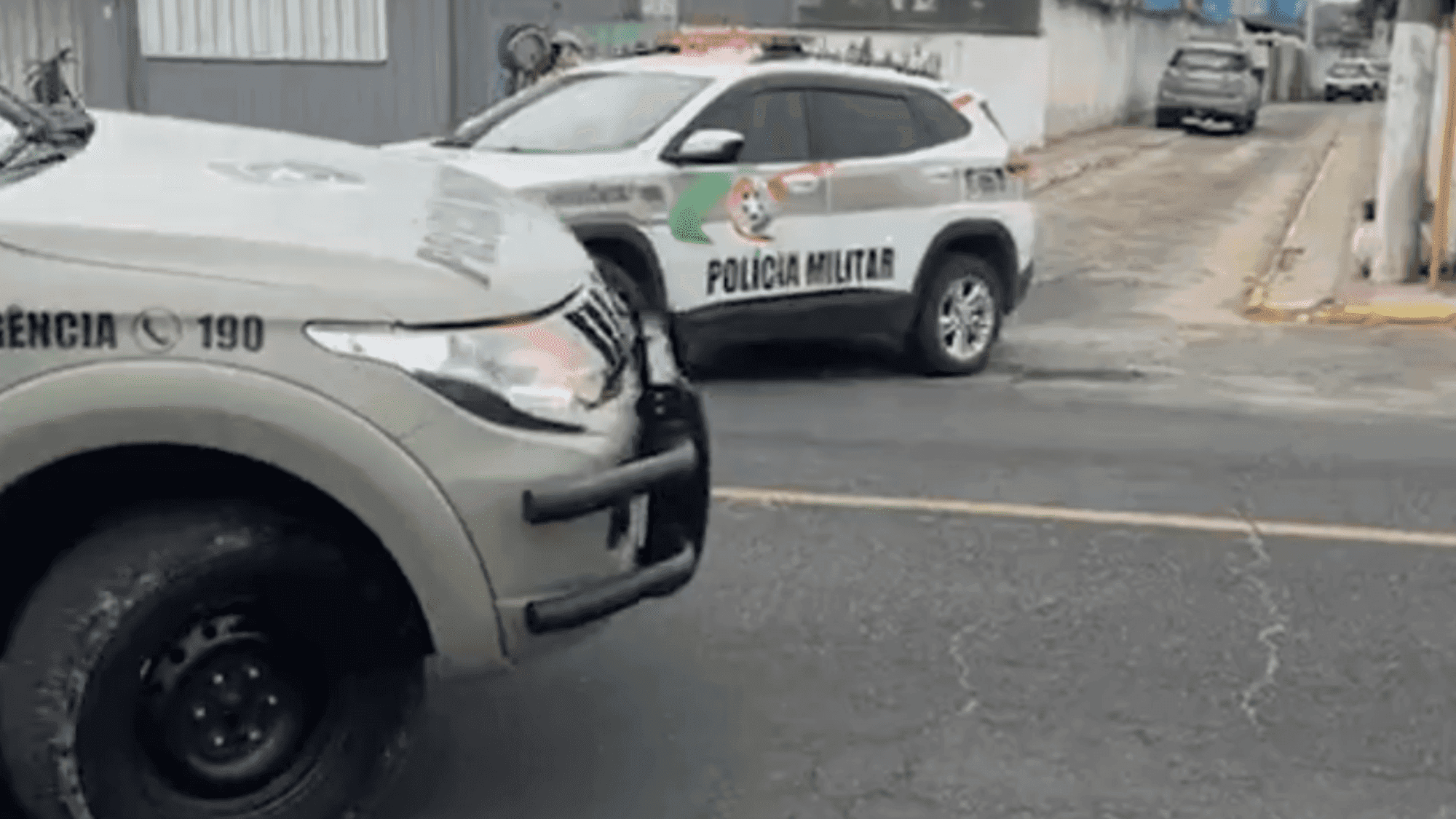 “Correria e pânico”: Homens são baleados próximo ao buraco quente em SC