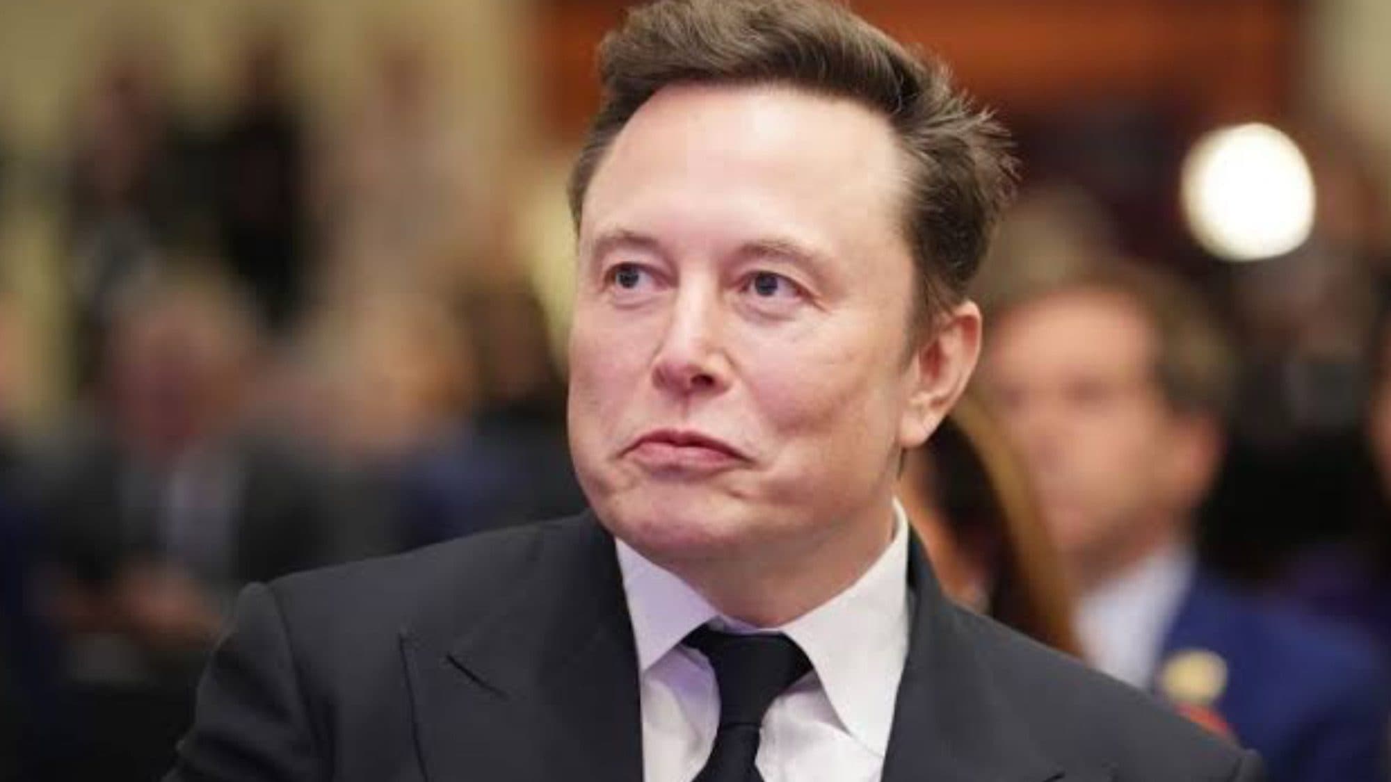 Idosos caem em golpe com nome de Elon Musk em SC
