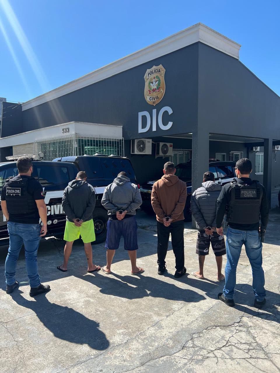 Quatro homens são presos em Bombinhas e Itajaí após homicídio 