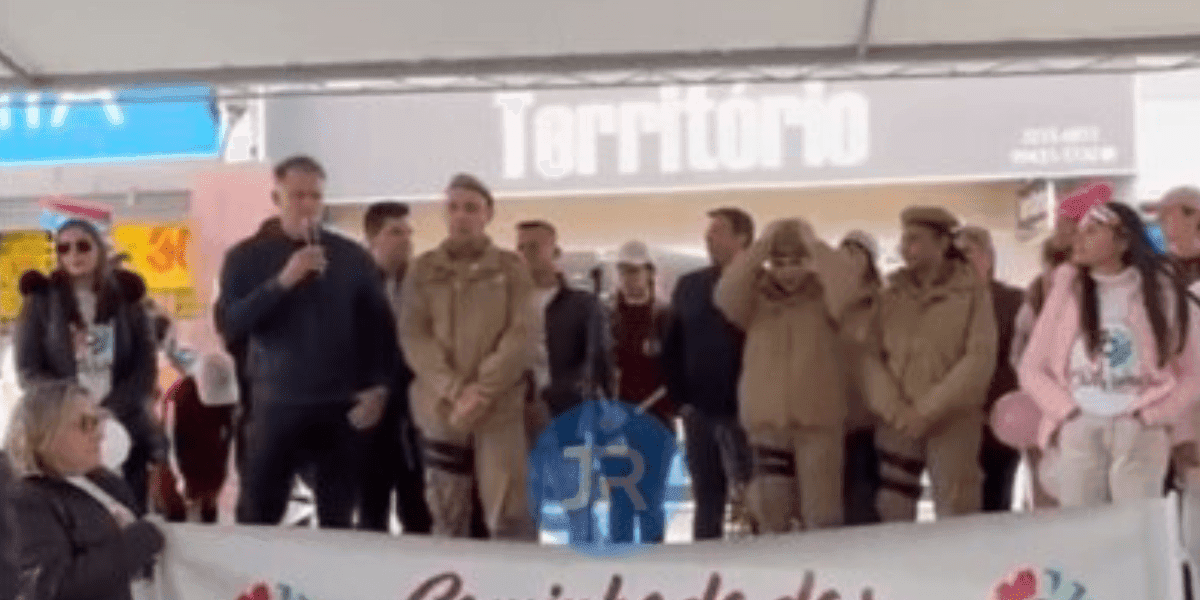 “Todas e todes”: feminista tenta lacrar em evento da PMSC e é rebatida por prefeito catarinense
