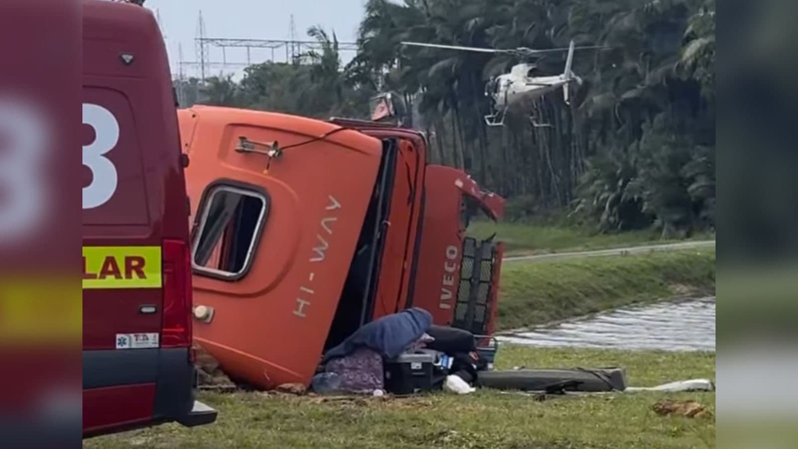 Acidente grave entre veículos e carreta deixa uma pessoa morta e feridos na SC-108