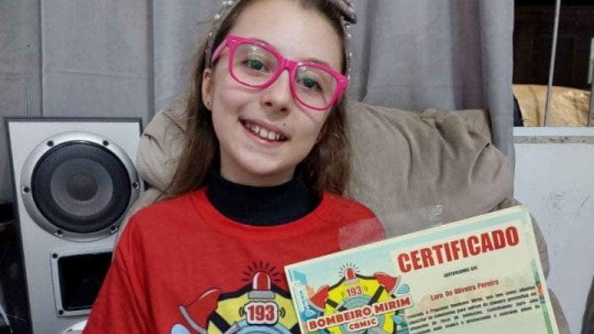 Menina de 9 anos usa técnica do Bombeiro Mirim e salva a prima de 3 anos em SC