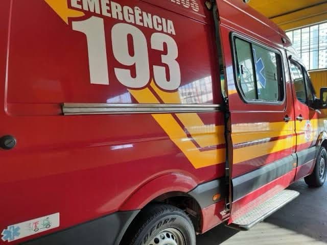 Pai esfaqueia filho e esposa no Dia dos Pais e foge após ataque em SC