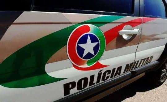 Idoso é encontrado morto com fio enrolado no pescoço em área isolada 