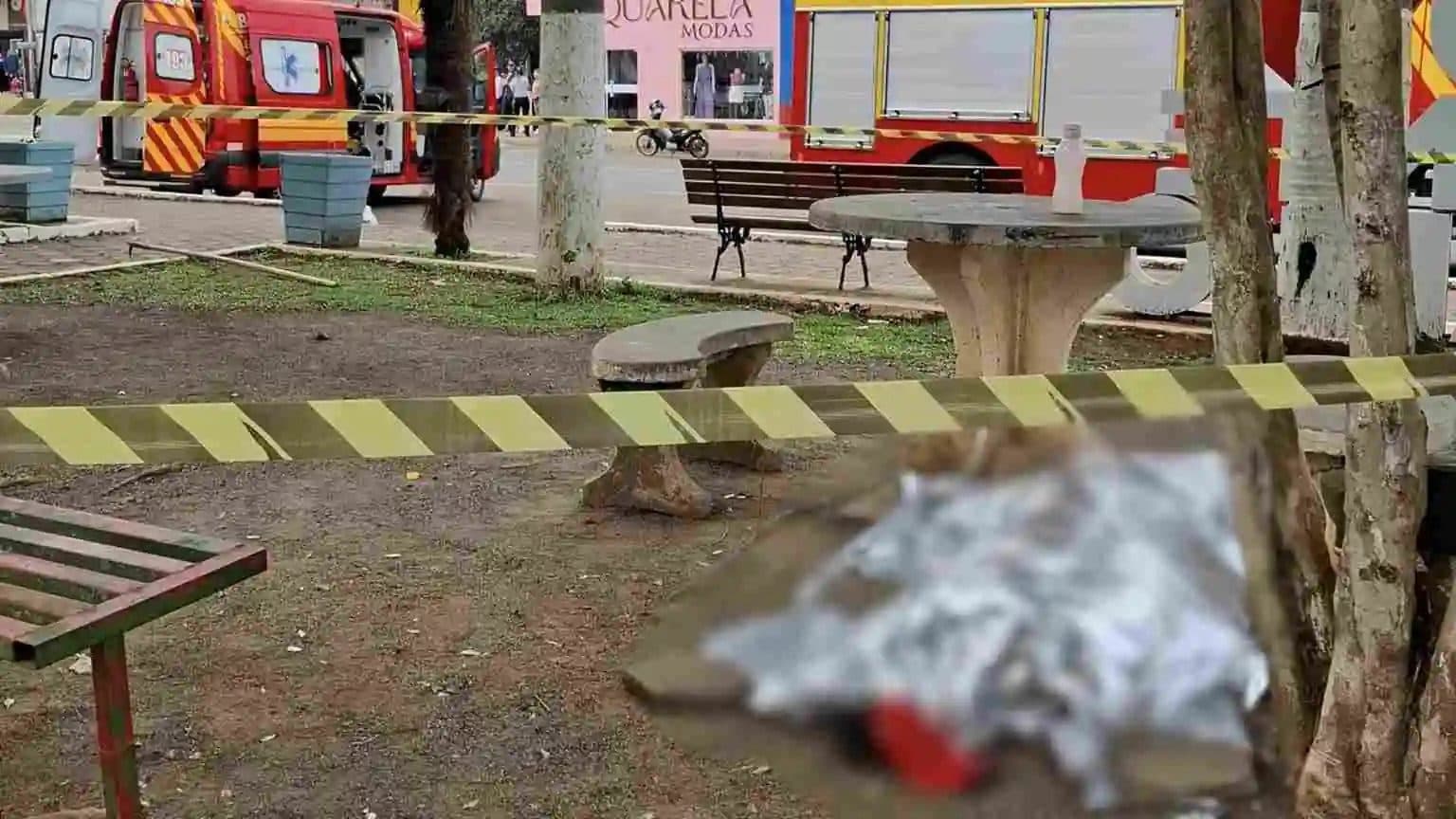 Adolescente mata morador de rua com facada na jugular em SC