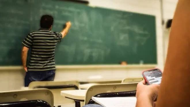 Polícia indicia professor por ofensas raciais a aluna em escola SC