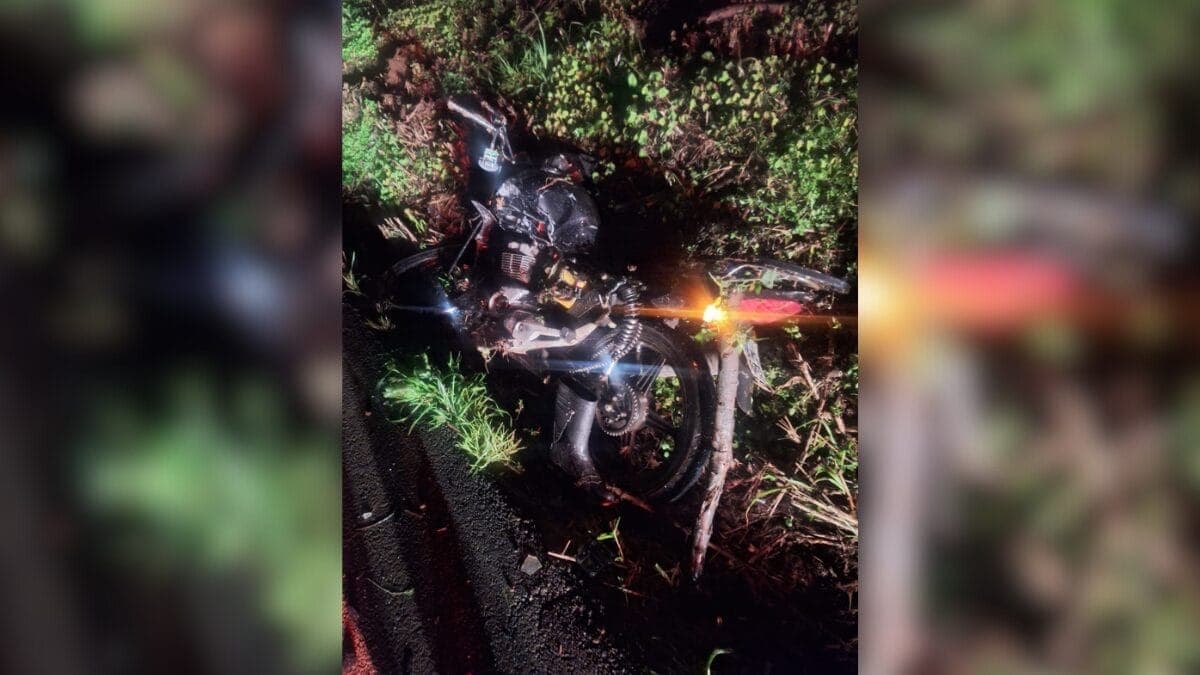 Carro invade contramão, mata motociclista e motorista foge sem prestar socorro na SC-155