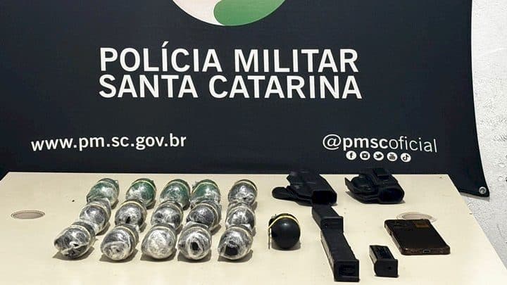 Homem é preso com quase 20 granadas em Palhoça