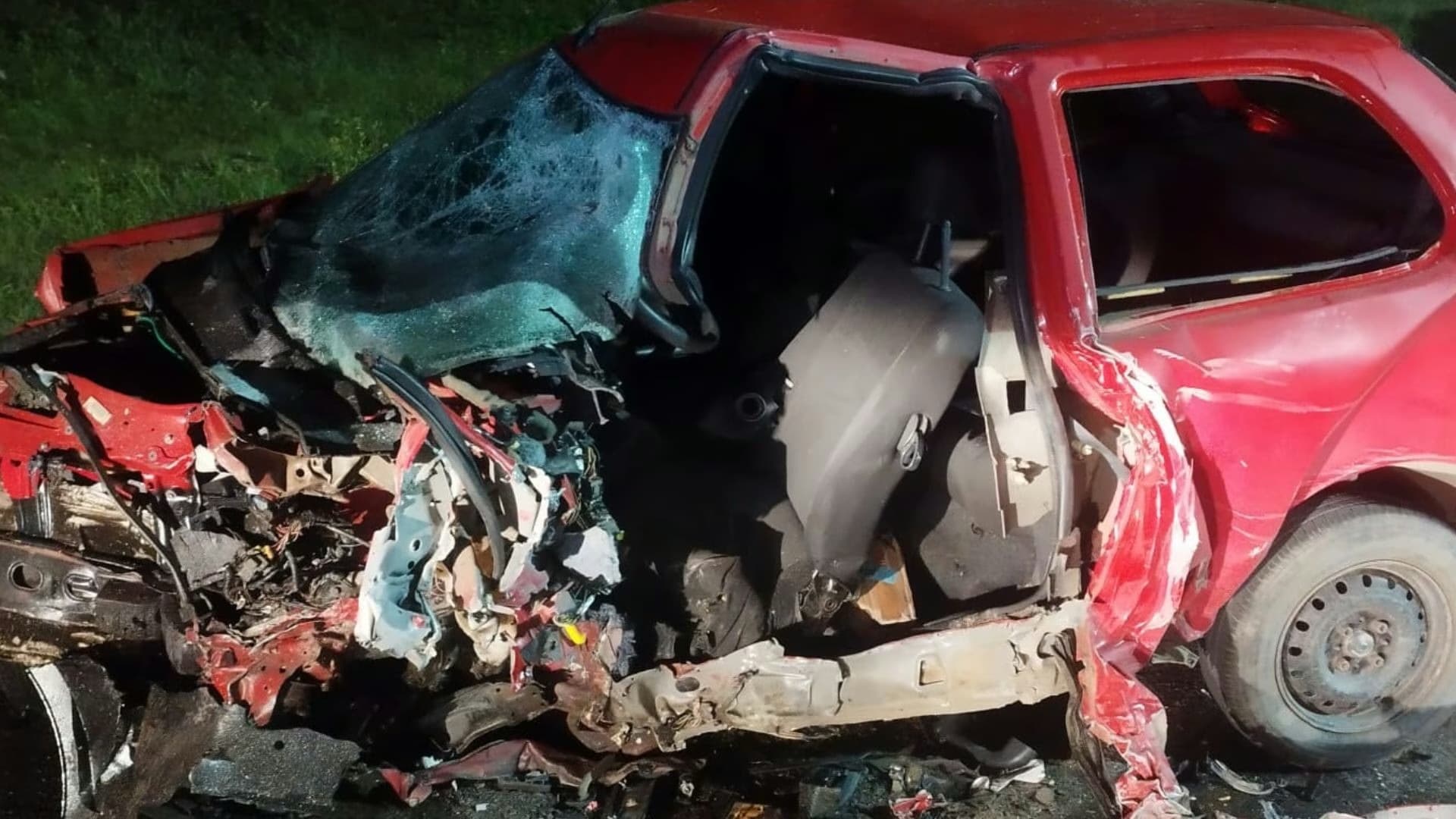 Jovem morre após colisão frontal entre veículos na SC-350