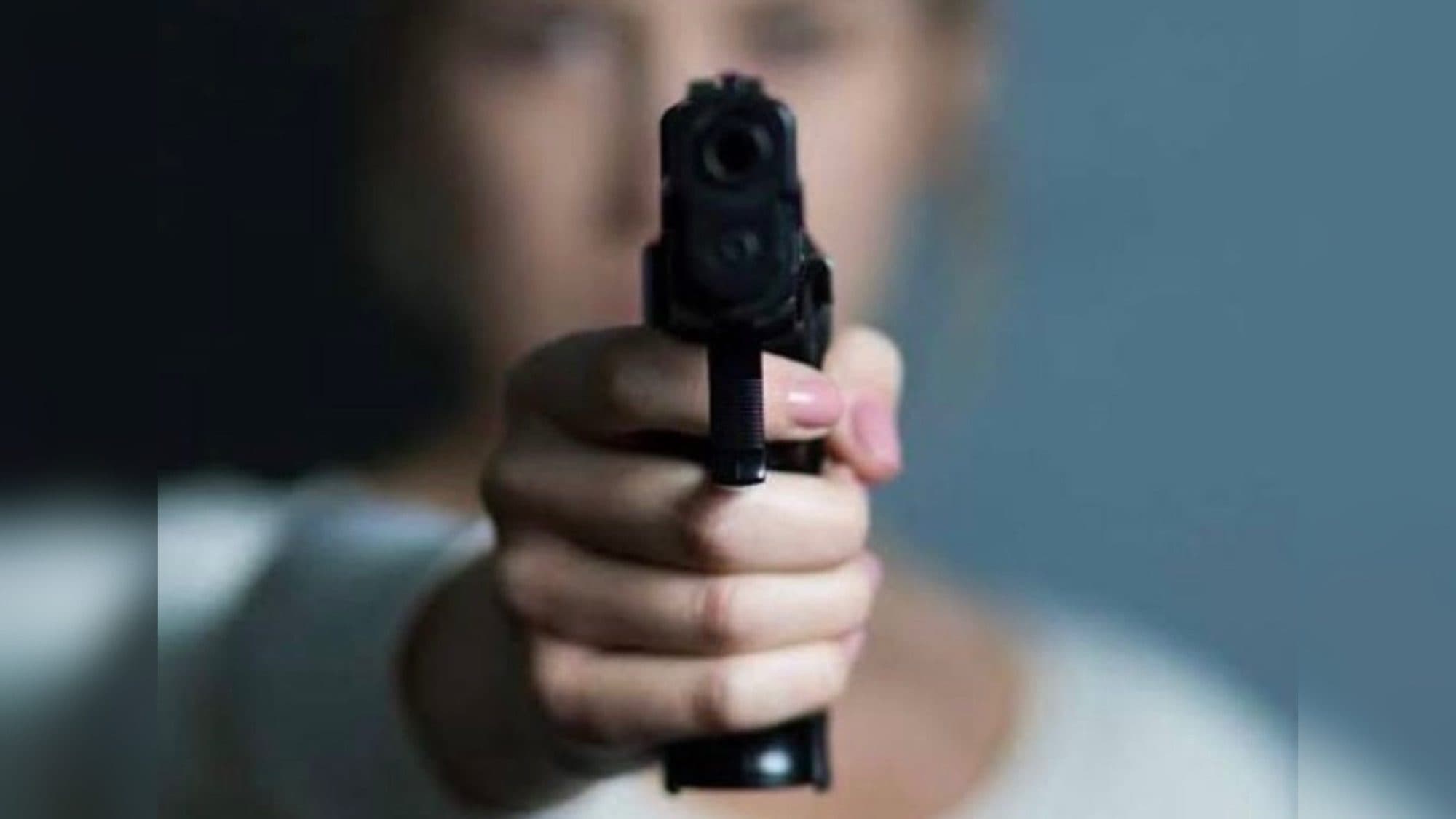Moradora reage, toma arma e mata invasor dentro de casa em SC