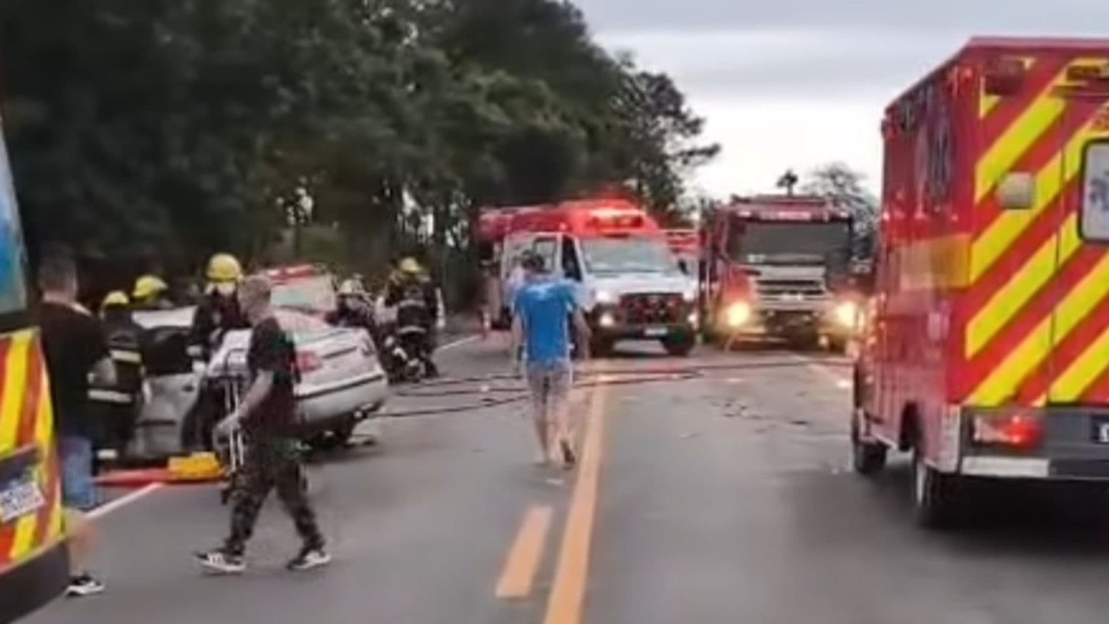 Grave acidente deixa duas pessoas mortas e quatro feridas na BR-470