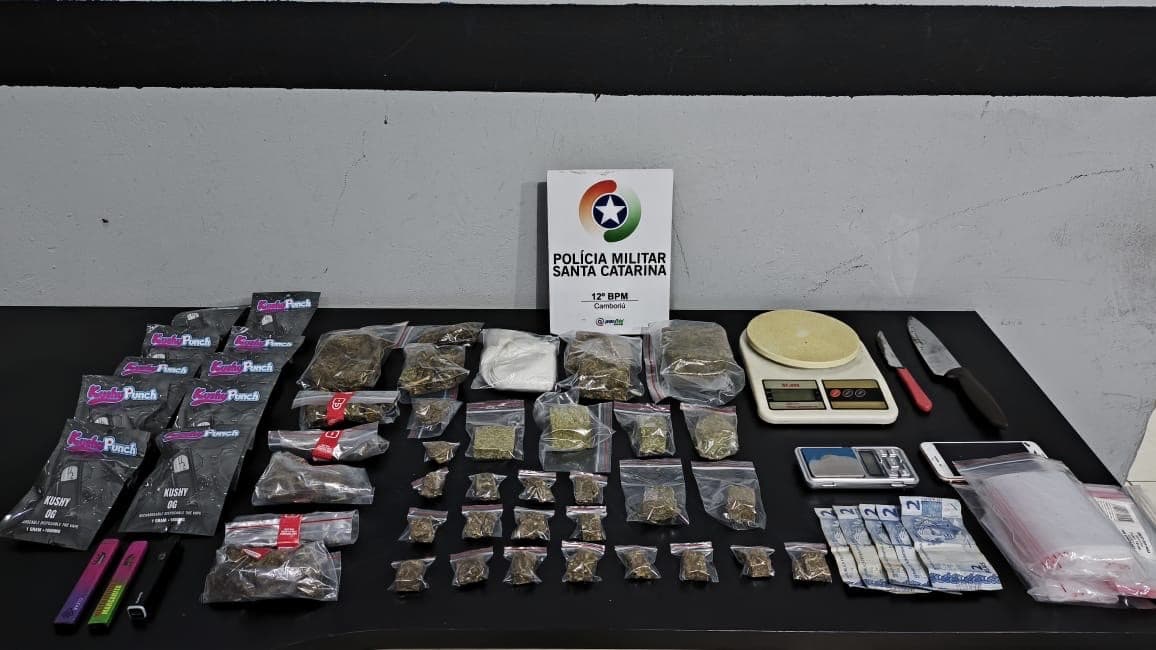 Polícia estoura boca de fumo em Camboriú e prende traficante com cocaína, skunk e maconha