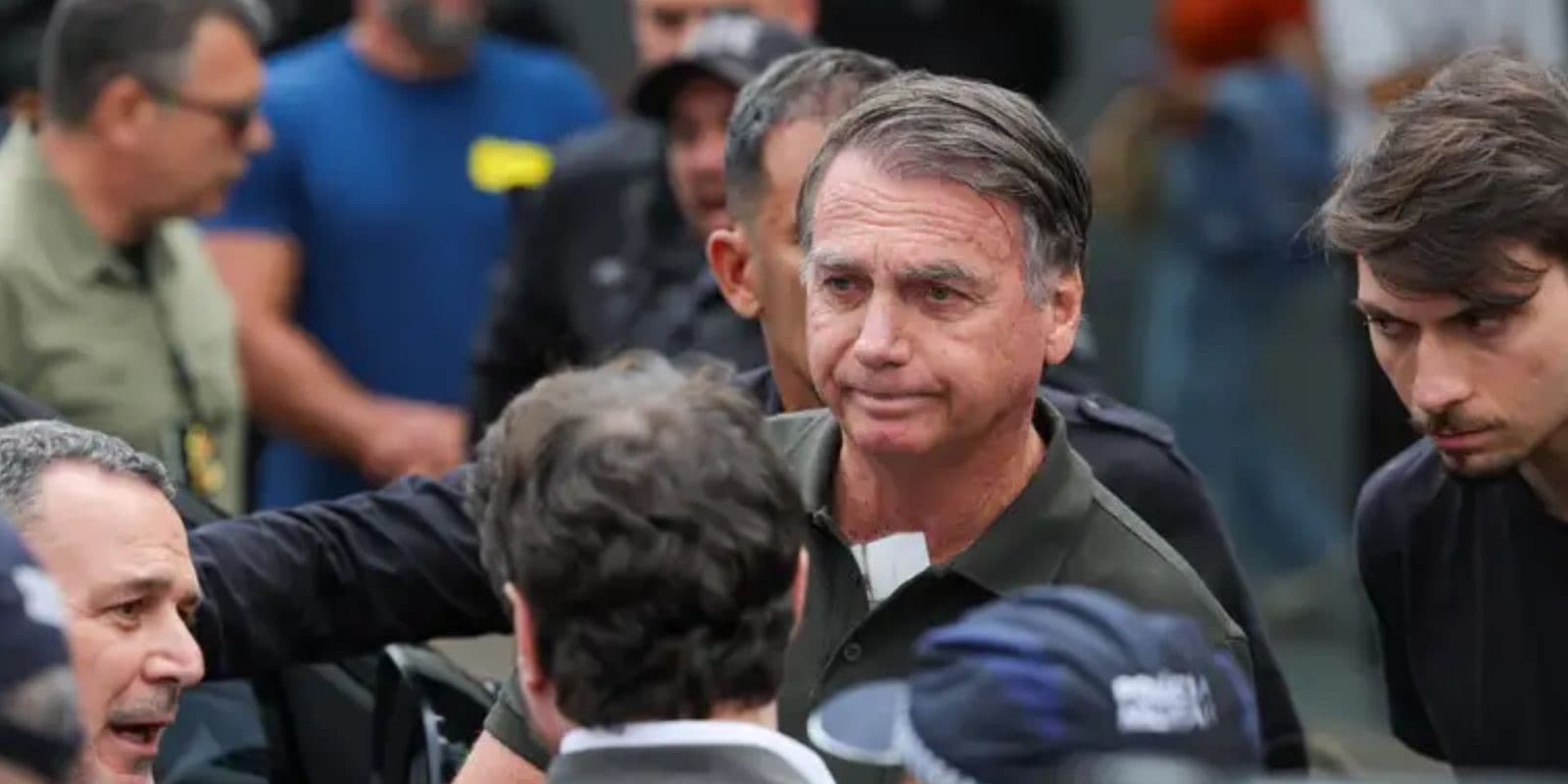 Condenado a 27 anos de prisão, Bolsonaro deixa hospital com o diagnóstico de anemia e pneumonia residual