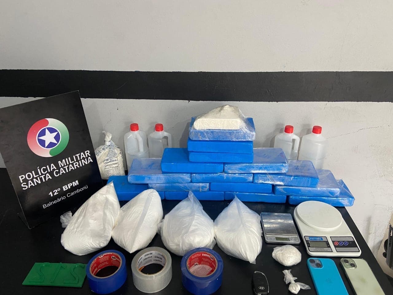 Perseguição em Balneário Camboriú termina com apreensão de carga milionária de cocaína