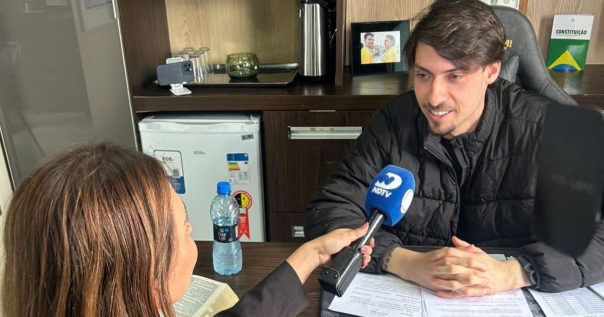 Renan Bolsonaro reage após ser chamado de “Tiririca de BC” e defende “pessoas que vem de fora” de SC