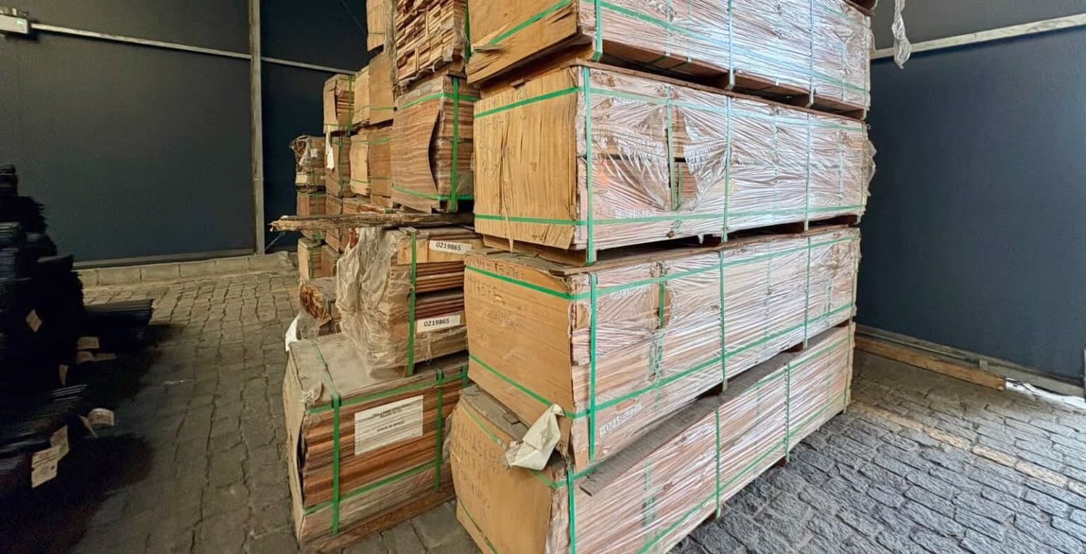Madeira nobre de R$ 1,5 milhão apreendida pelo Ibama vira decks em Itajaí