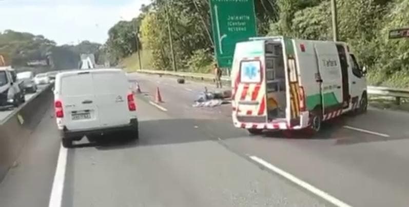 Garupa de moto morre em grave acidente com caminhão na BR-101