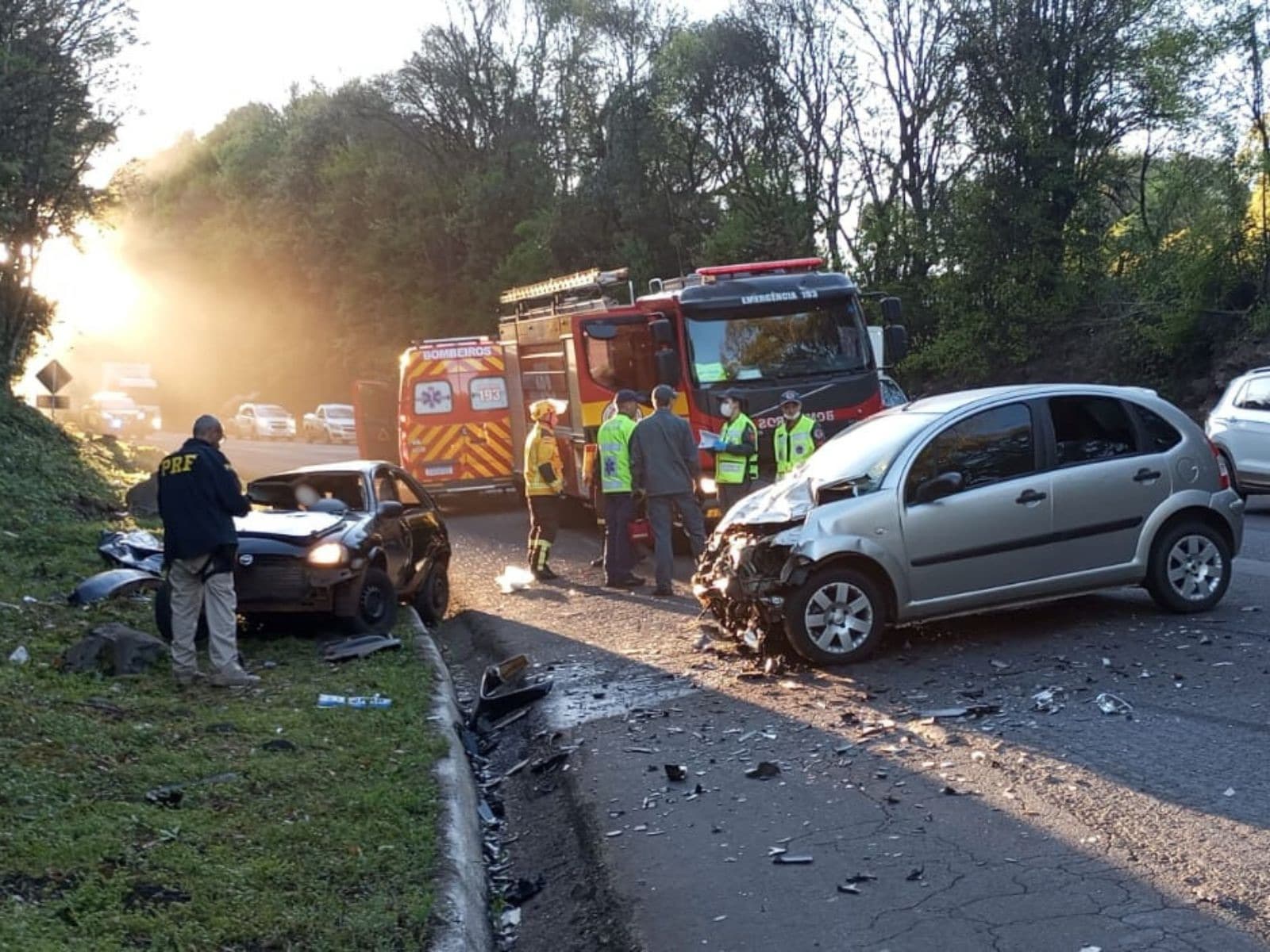 Grave acidente na BR-282 deixa duas pessoas mortas e três feridas em SC
