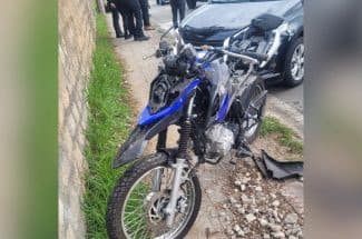 Motociclista morre após colisão contra muro no Itacorubi, em Florianópolis