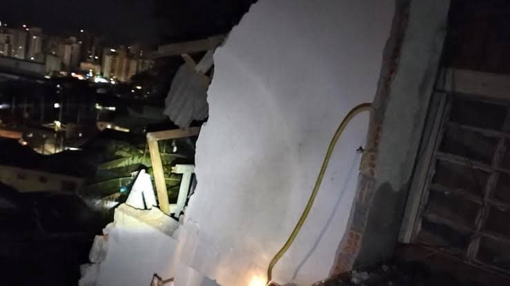 Família cria vaquinha para reconstruir casa destruída em desabamento em Florianópolis