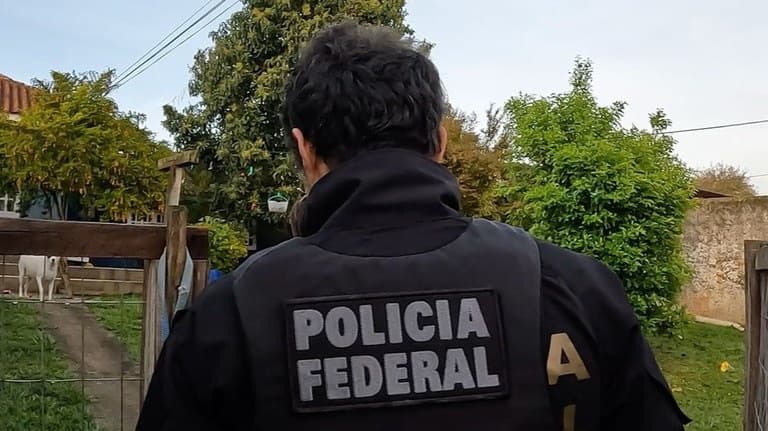 Mulher é alvo da PF em esquema que já teria causado prejuízo de R$ 800 mil em golpes bancários