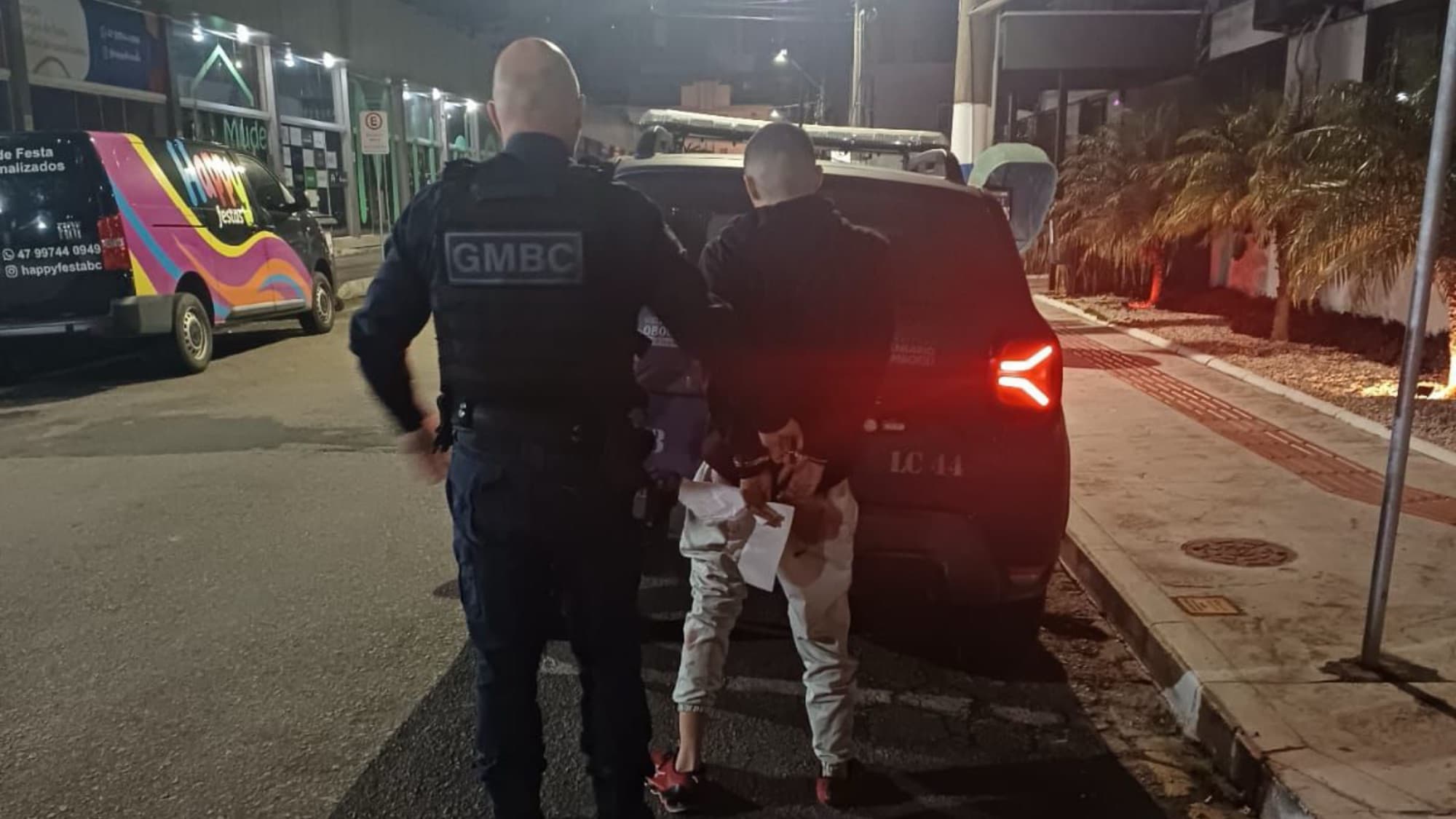 Marido bêbado é preso após chutar barriga da esposa grávida em Balneário Camboriú