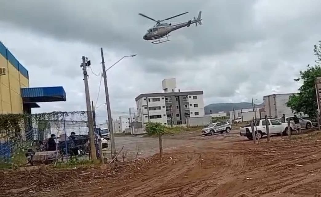 Tragédia em Tijucas: trabalhador de 23 anos morre após ser prensado por caminhão