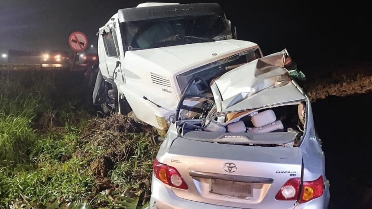 Motorista morre preso às ferragens após violenta batida na BR-470, em Pouso Redondo