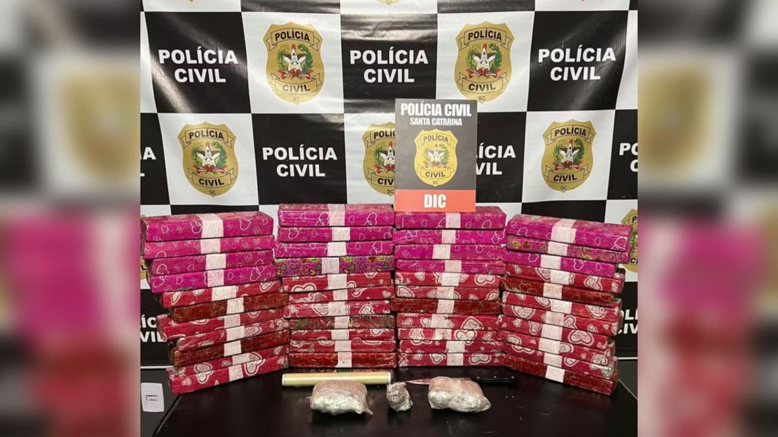 “Presentes de Natal?”: Polícia encontra 37 kg de maconha embalados com papel de presente