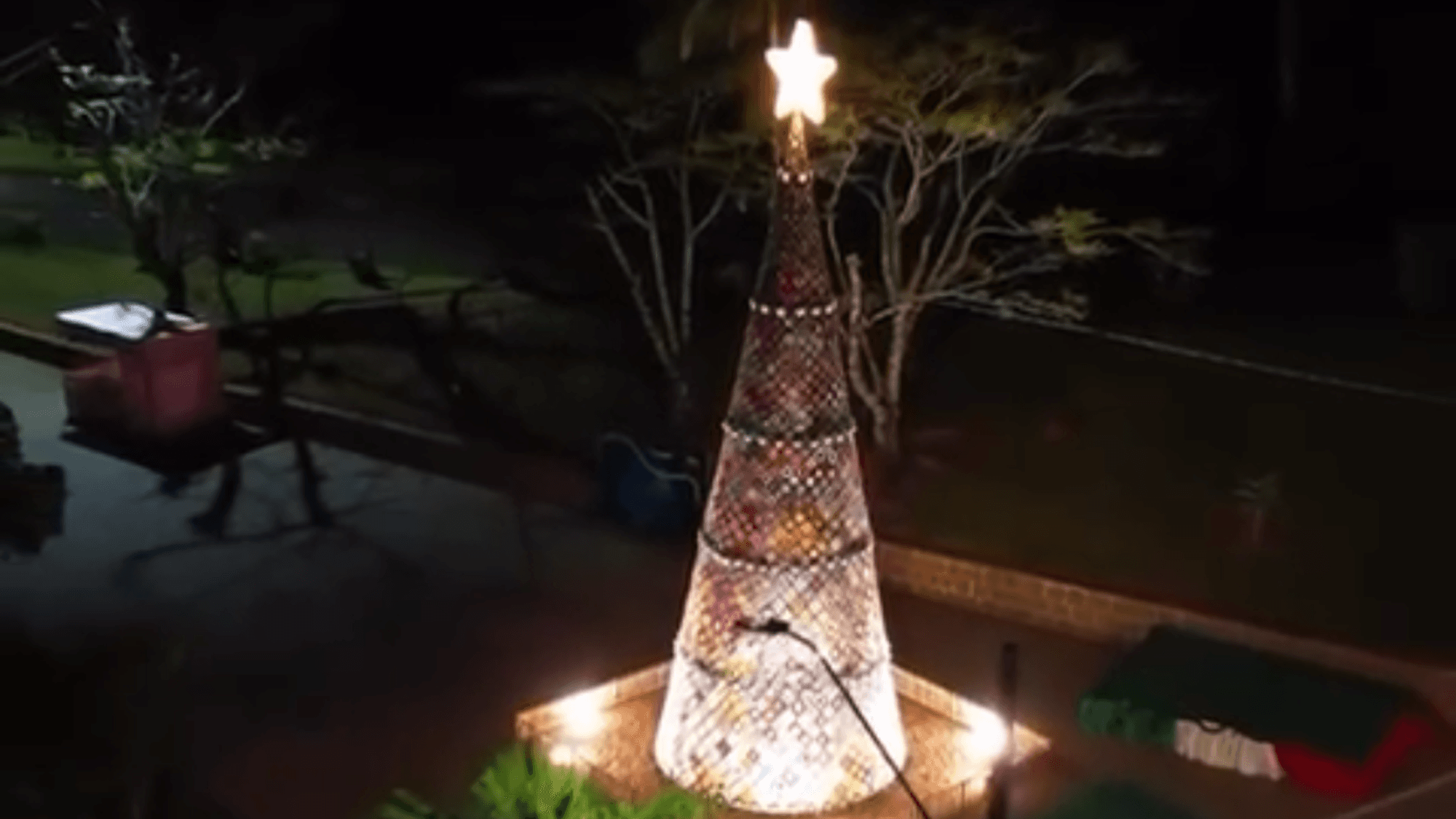 Maior árvore de crochê do Brasil vira atração de Natal em SC