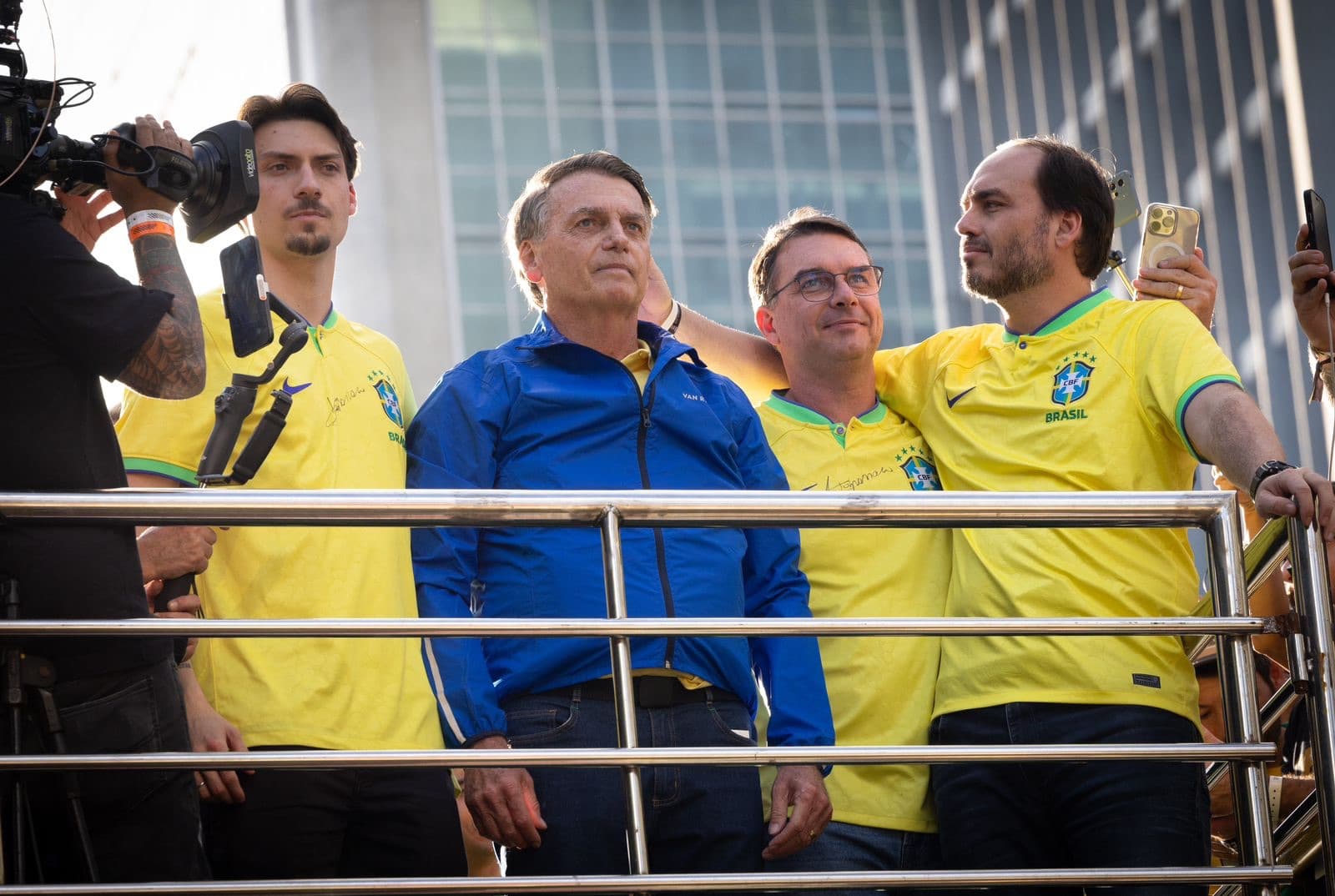 Santa Catarina pode ter três filhos de Bolsonaro na urna em 2026: Flávio, Carlos e Renan