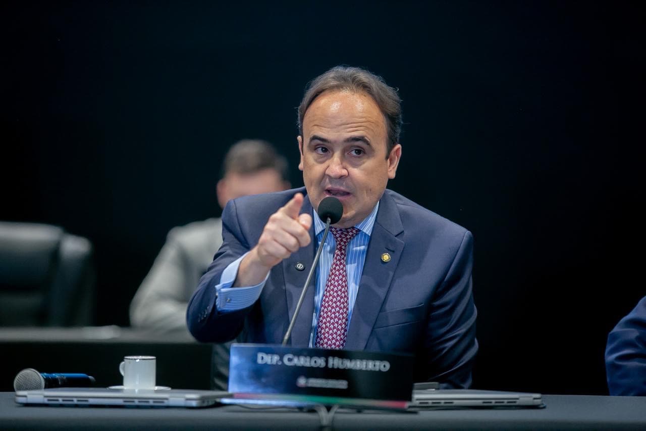 Lei é aprovada e SC proíbe “doutrinação política e ideológica” em escolas