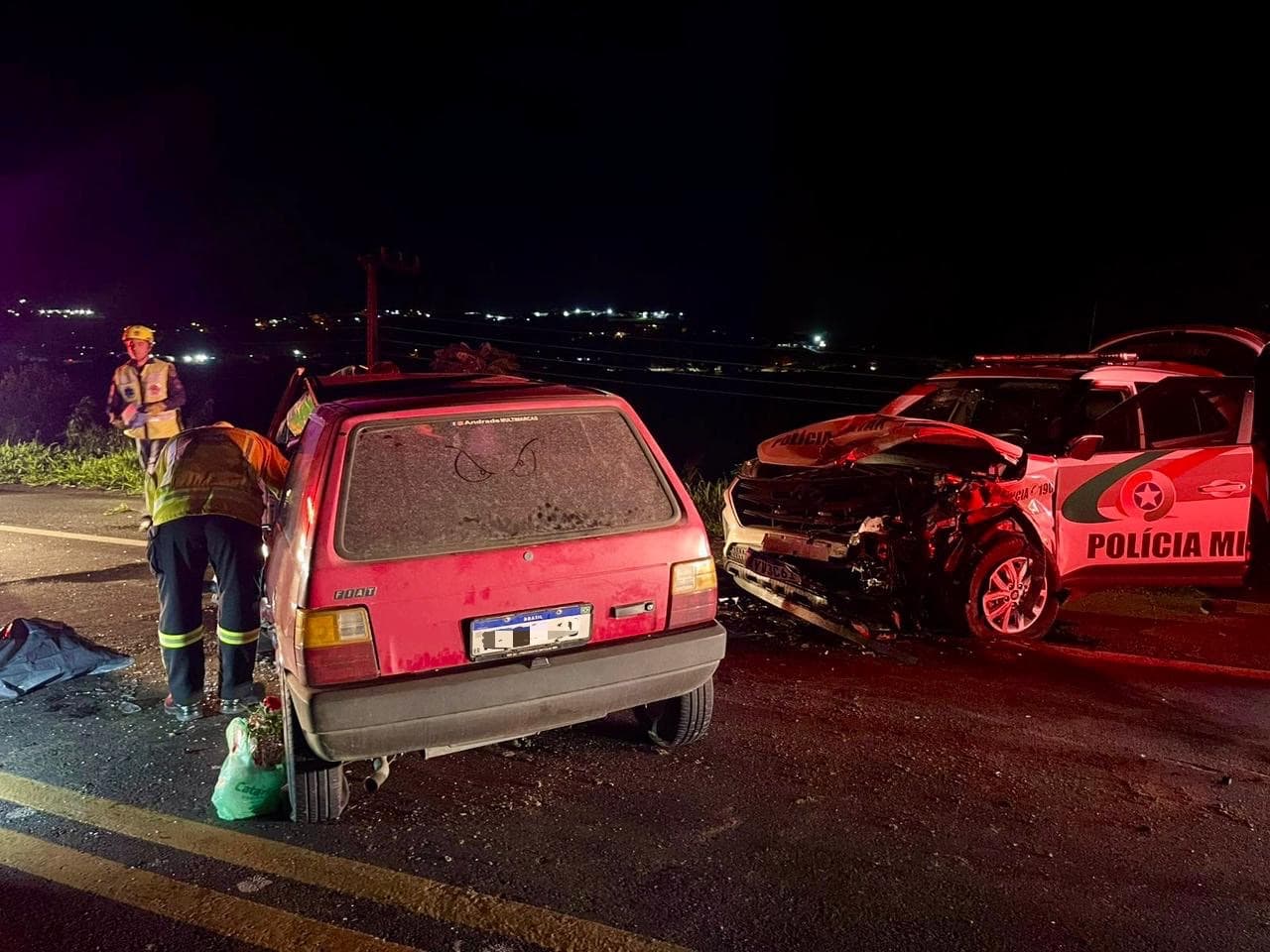 Idoso morre em colisão frontal entre viatura da PM e carro na BR-470