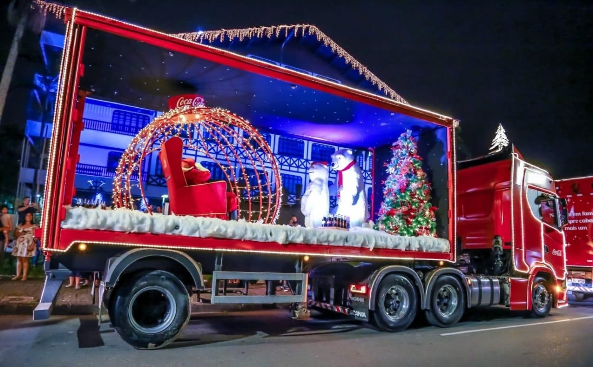 Caravana de Natal da Coca-Cola passa por cidades da Grande Florianópolis