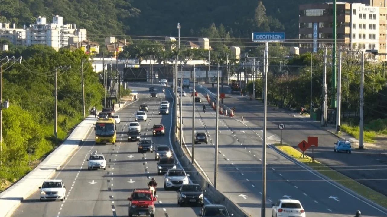 Terceira faixa da SC-401 é liberada em trecho crítico de Florianópolis