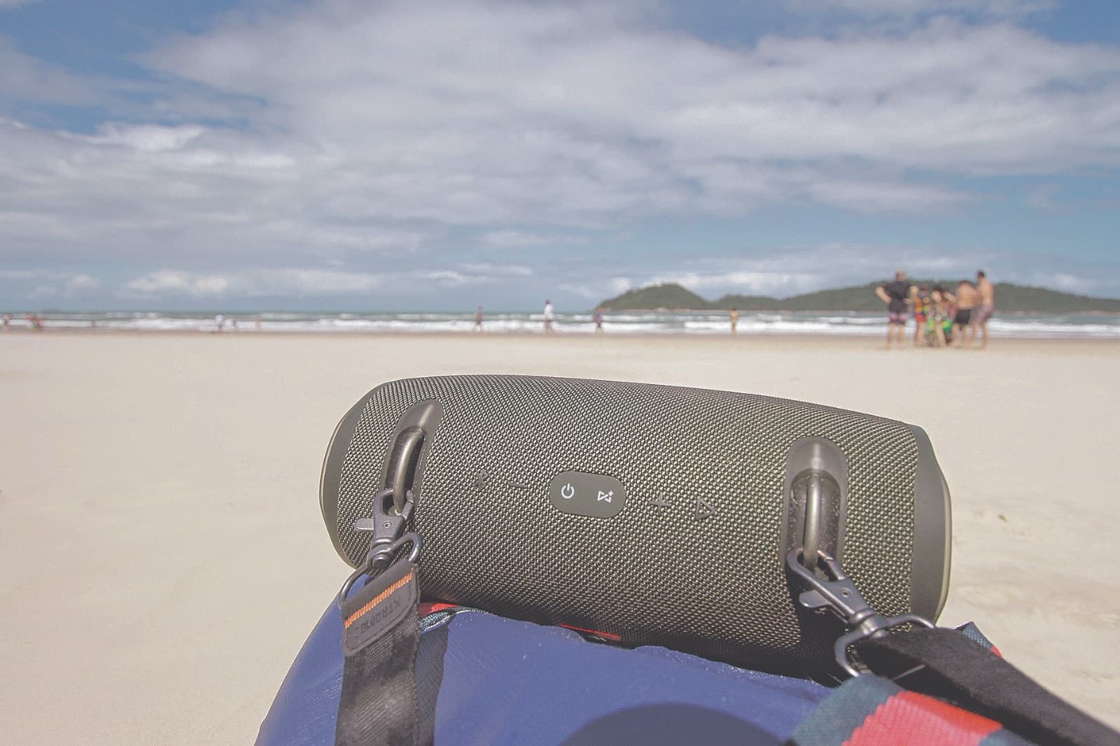 Multa de R$ 500: Florianópolis proíbe caixas de som nas praias