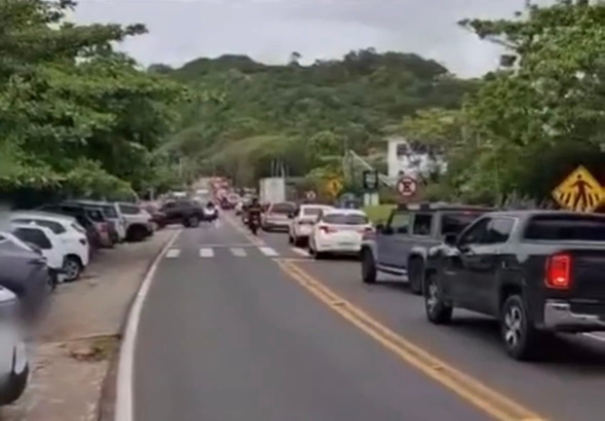 Praias de Florianópolis: carros estacionados irregularmente vão ser guinchados, alerta PM