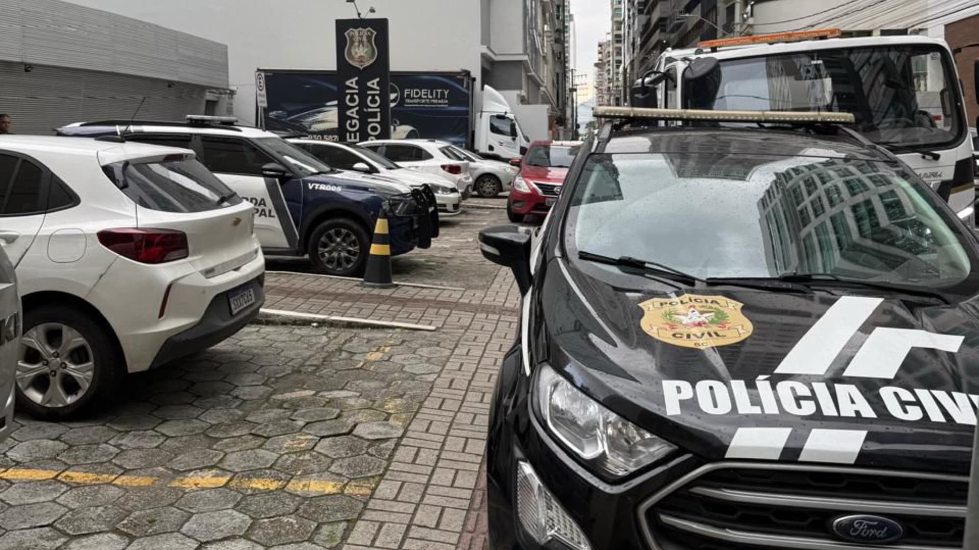 Foragidos por homicídio qualificado são presos em ação da Polícia Civil em Itapema