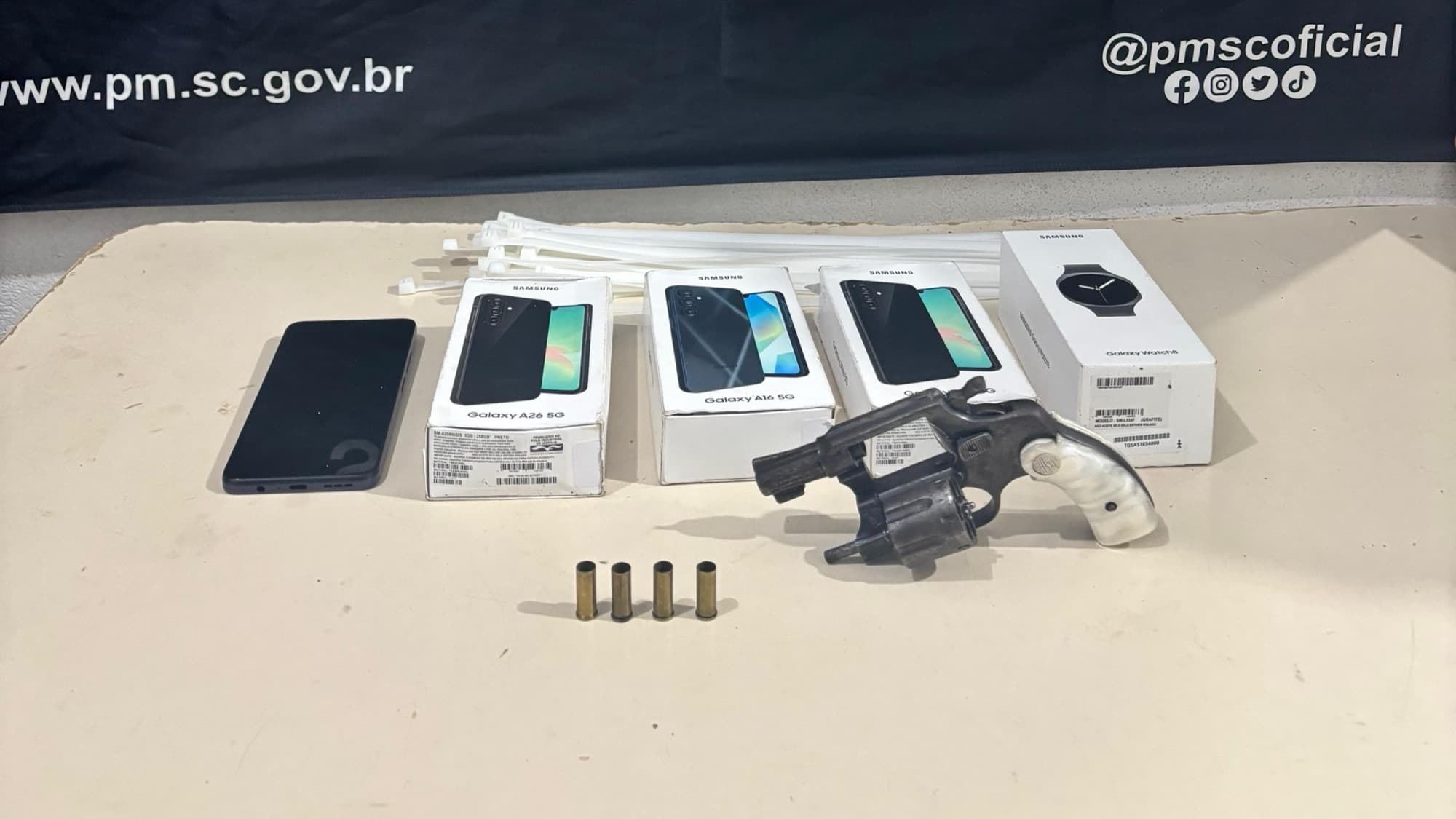 Homem é preso após roubo a loja de telefonia em Tijucas
