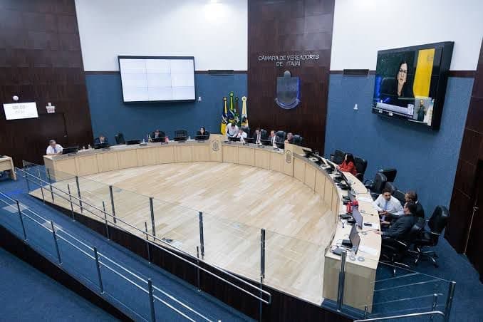 População de Itajaí vai pagar plano de saúde “grátis” para 21 vereadores